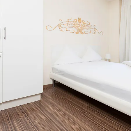 Swiss Star Marc Aurel - Self Check-in ציריך