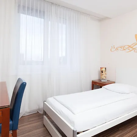 Swiss Star Marc Aurel - Self Check-in Zurich