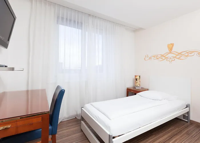 Swiss Star Marc Aurel - Self Check-in