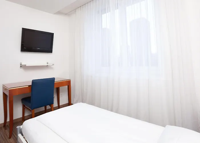 Swiss Star Marc Aurel - Self Check-in