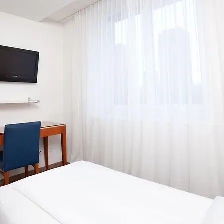 Swiss Star Marc Aurel - Self Check-in